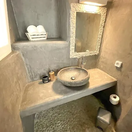 Lefteris Hotel 2*